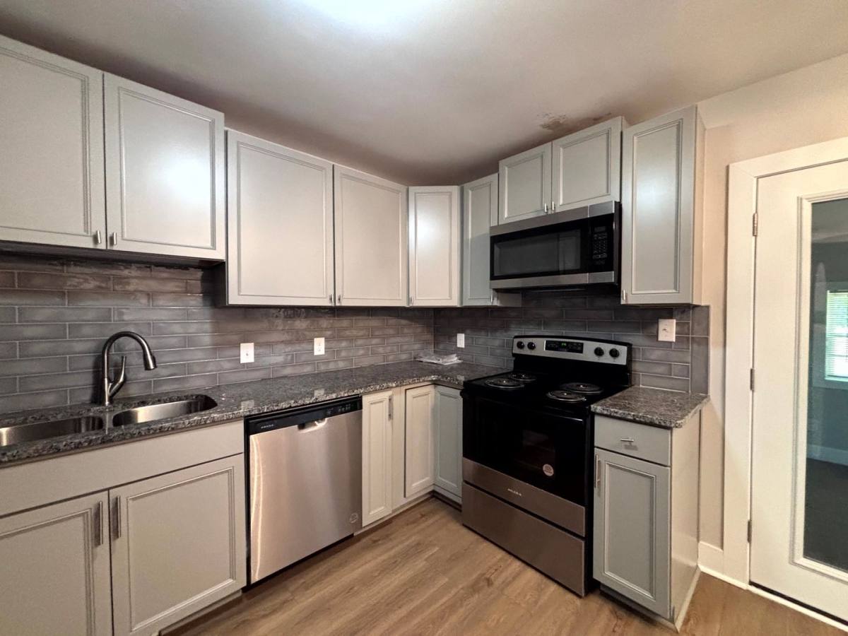 Townhouse for rent at 575 Countrytown Dr, Hope Mills, NC 28348