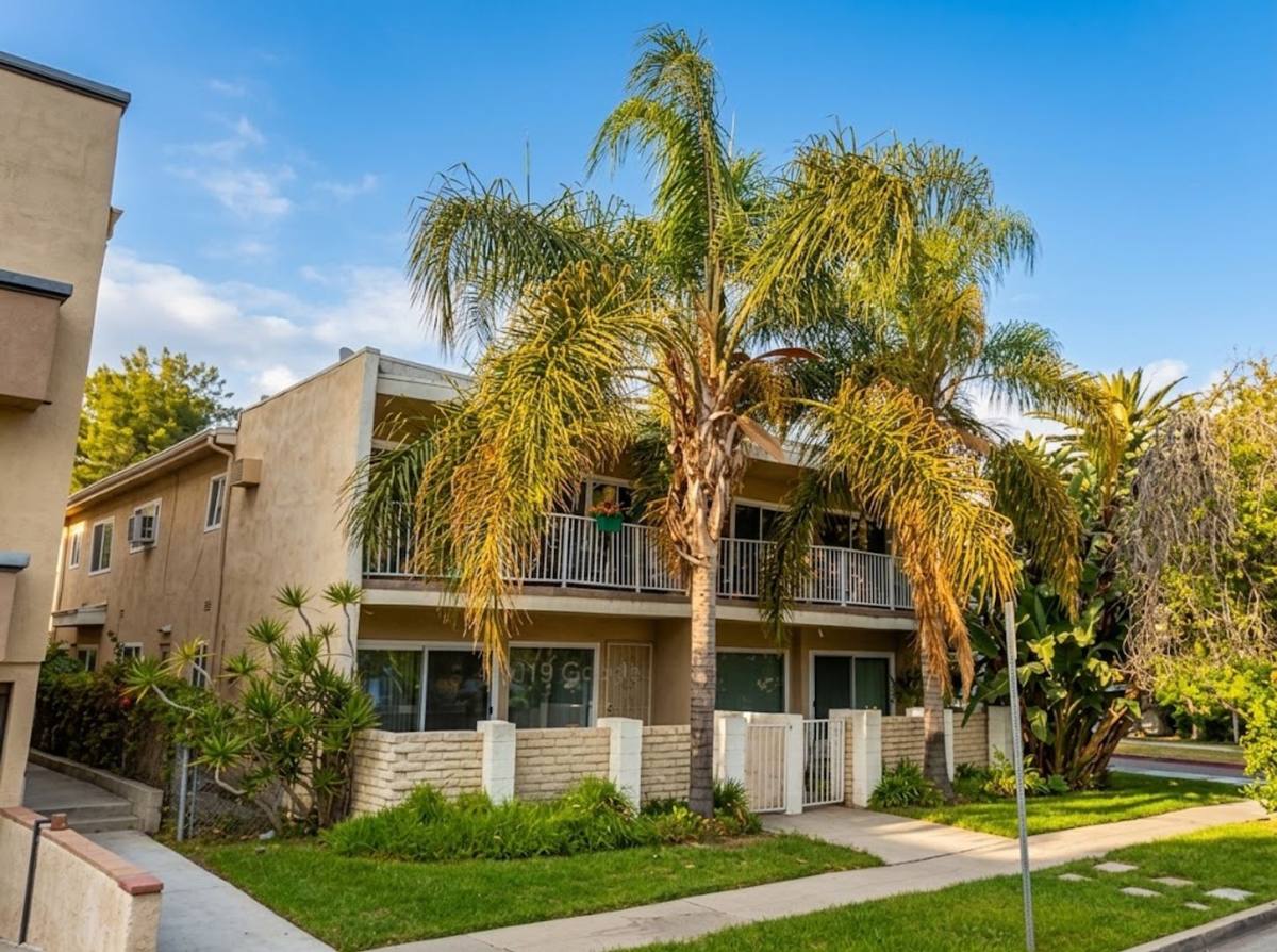Apartment for rent at 12231 Moorpark St, Studio City, CA 91604