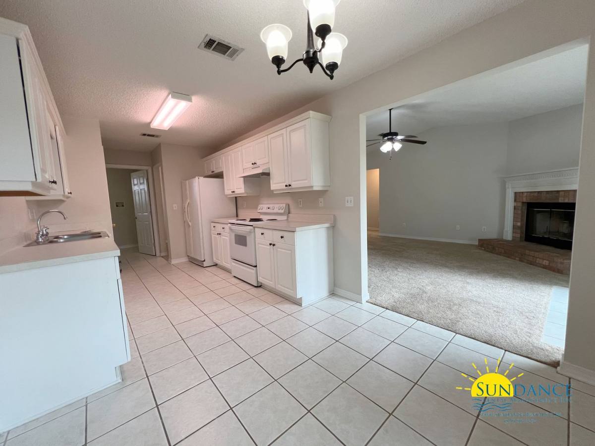 House for rent at 223 Westview Dr, Crestview, FL 32536