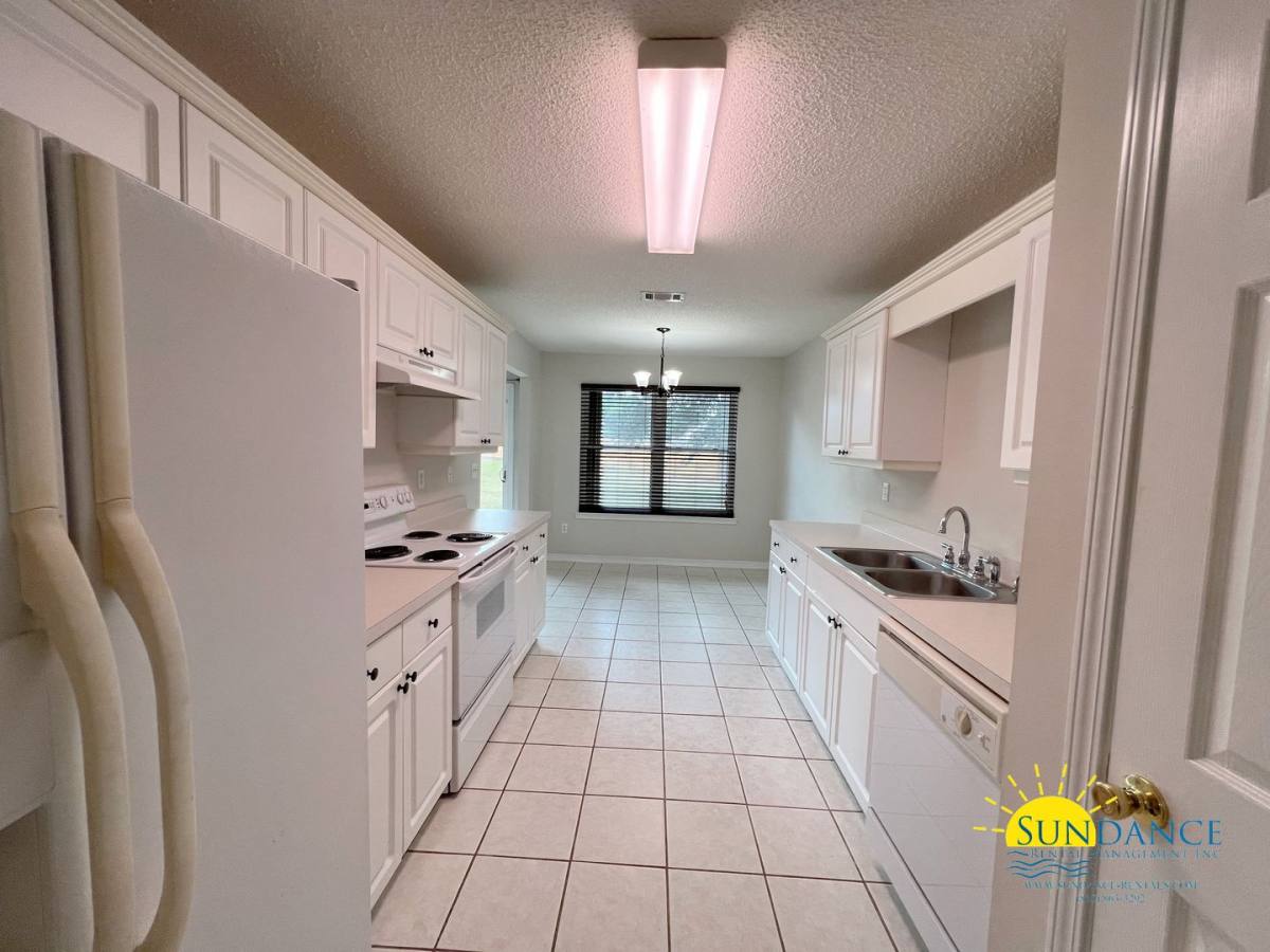House for rent at 223 Westview Dr, Crestview, FL 32536