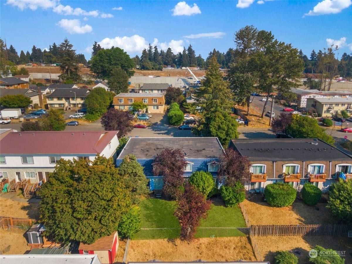 Townhouse for rent at 21825 30th Ave S, Seattle, WA 98198