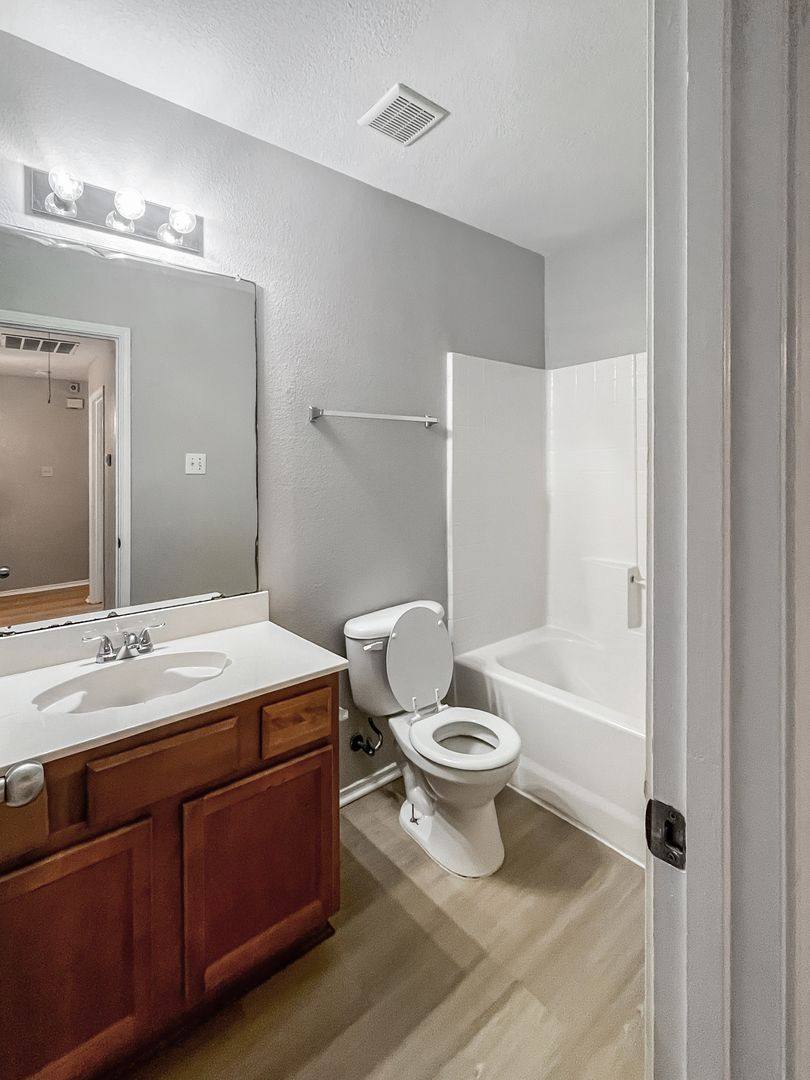 House for rent at 2325 Kingsway Dr, Arlington, TX 76012