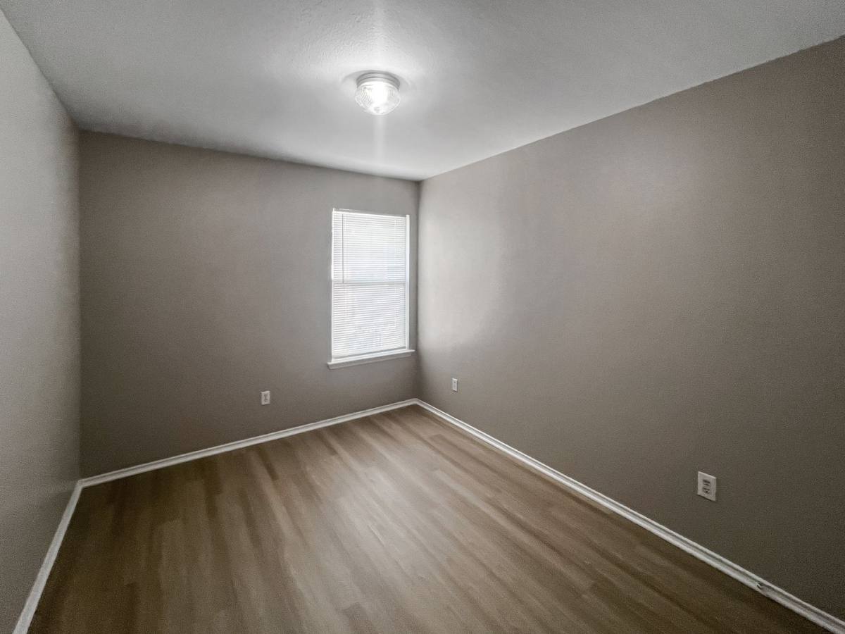 House for rent at 2325 Kingsway Dr, Arlington, TX 76012