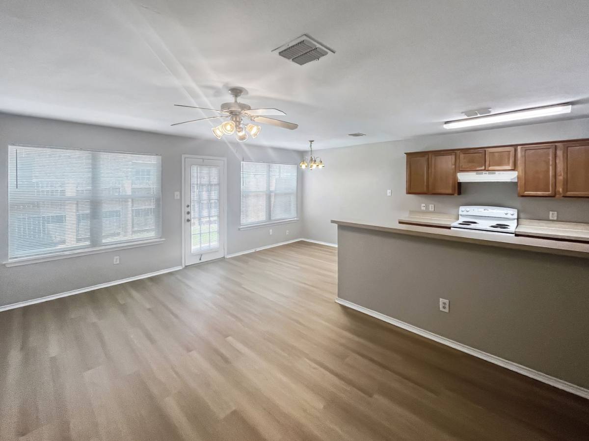 House for rent at 2325 Kingsway Dr, Arlington, TX 76012