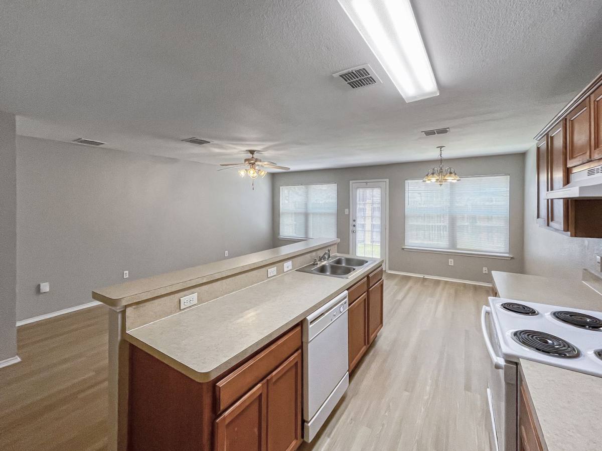 House for rent at 2325 Kingsway Dr, Arlington, TX 76012