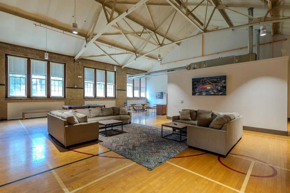 Apartment for rent at 1351 N Hanley Rd, St. Louis, MO 63130