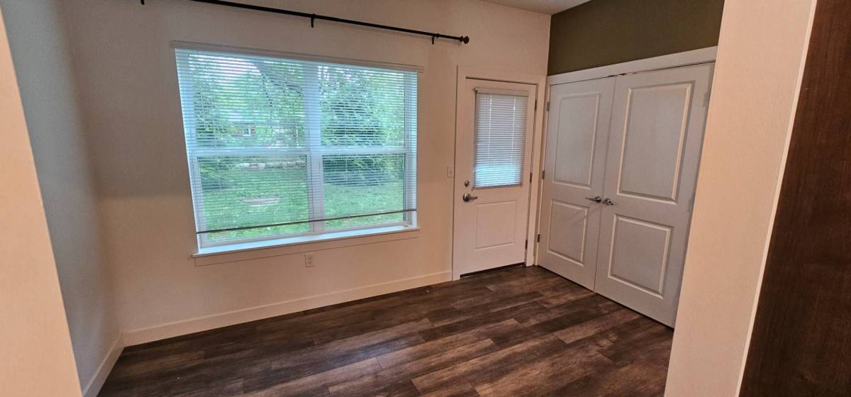 Apartment for rent at 1351 N Hanley Rd, St. Louis, MO 63130