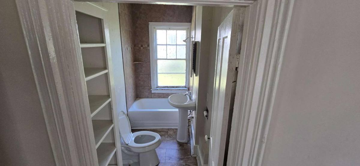 Apartment for rent at 823 N 14th St, Manitowoc, WI 54220