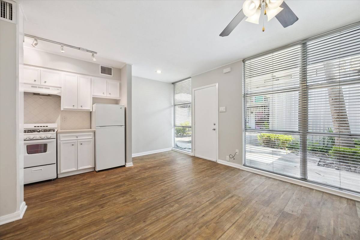 Apartment for rent at 1901 Whitney, Houston, TX 77006