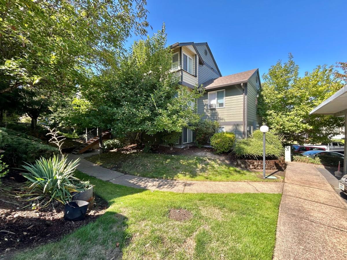 Apartment for rent at Bonita Court, 7721-7775 SW Bonita Rd, Portland, OR 97224