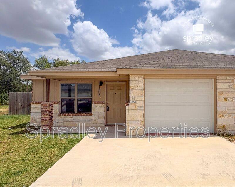 Apartment for rent at 1654 Sabine Rd, Little River Academy, TX 76554