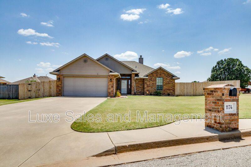 House for rent at 1174 Misty Lane NW, Piedmont, OK 73078