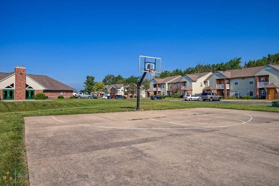 Apartment for rent at 717 E Hunters Run Dr, Marion, IN 46953