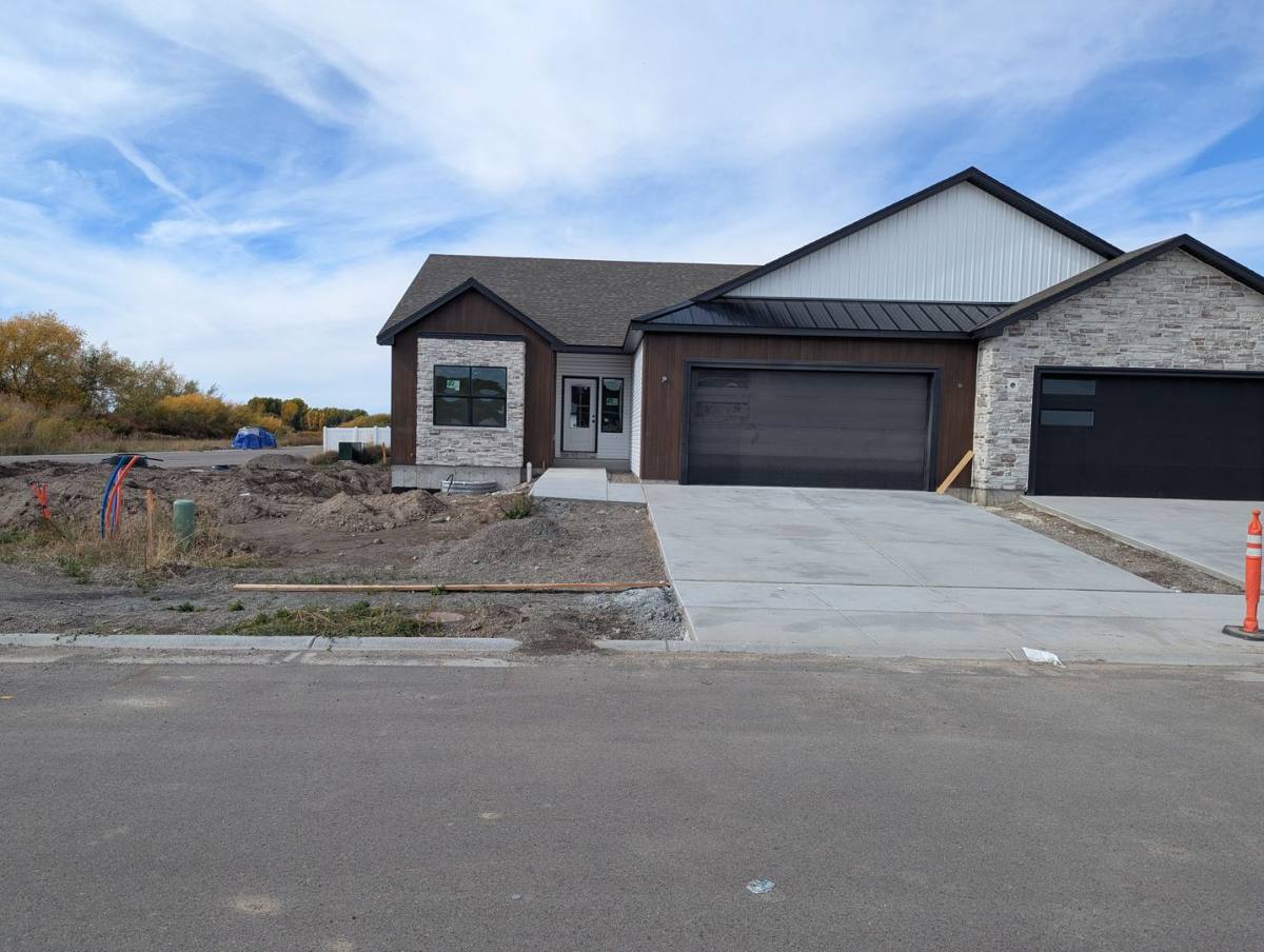 Townhouse for rent at 686 S Cutler Ave, Sugar City, ID 83448
