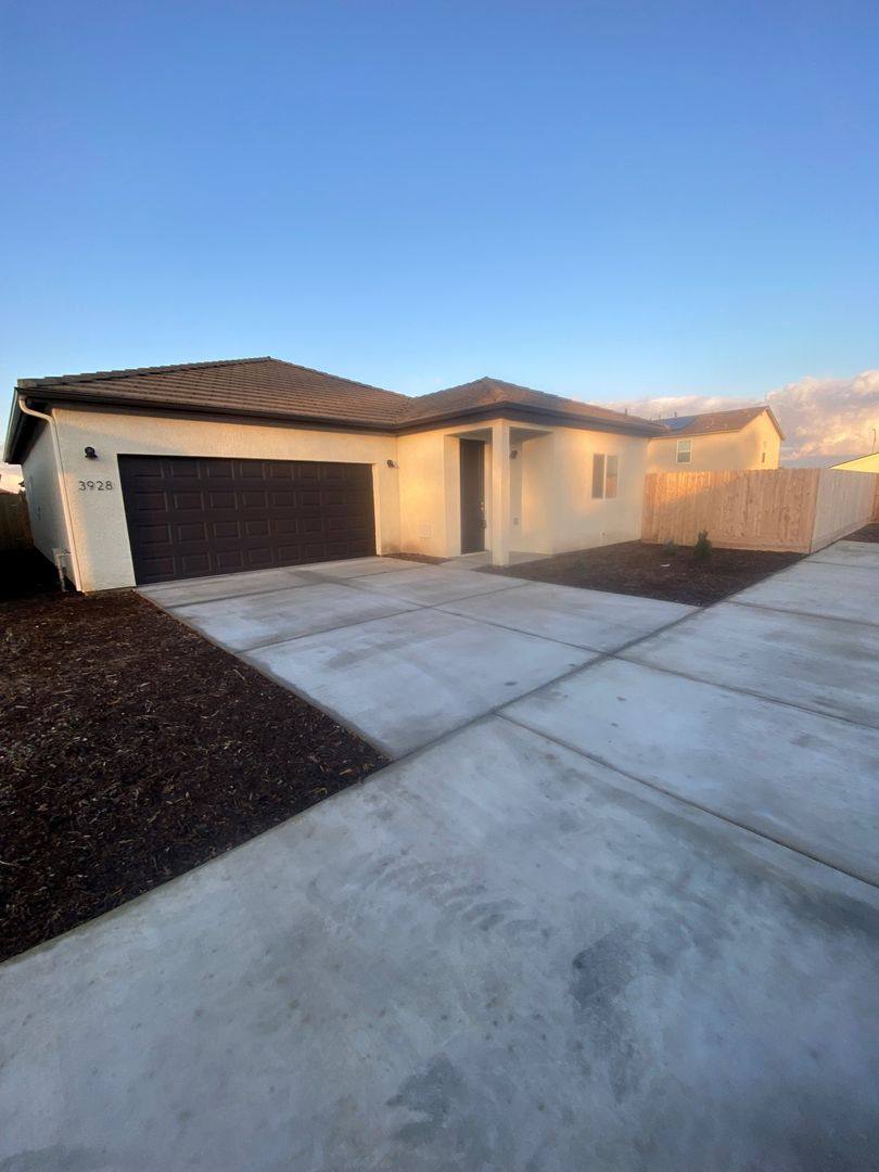 Apartment for rent at 3924, 3926, 3928 S Burke St, Visalia, CA 93292