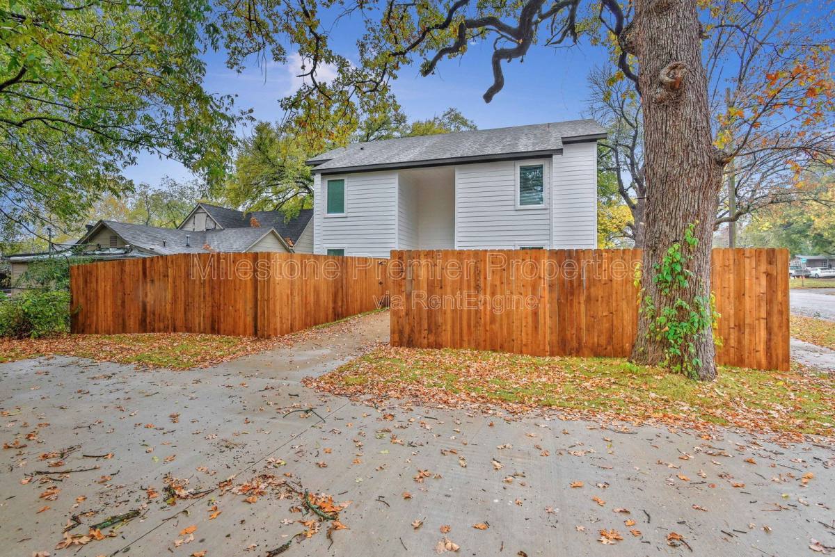 Apartment for rent at 103 E Bond St, Denison, TX 75021