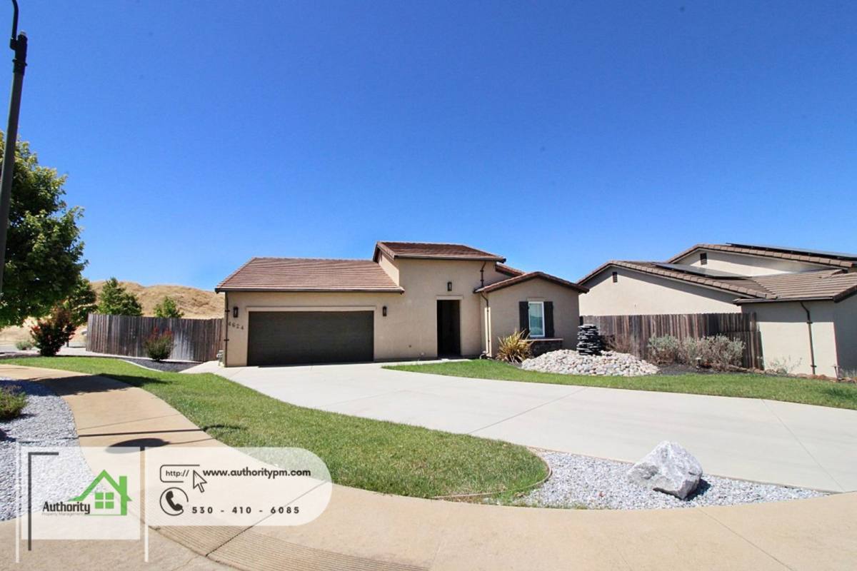 House for rent at 4624 Pleasant Hills Dr, Anderson, CA 96007