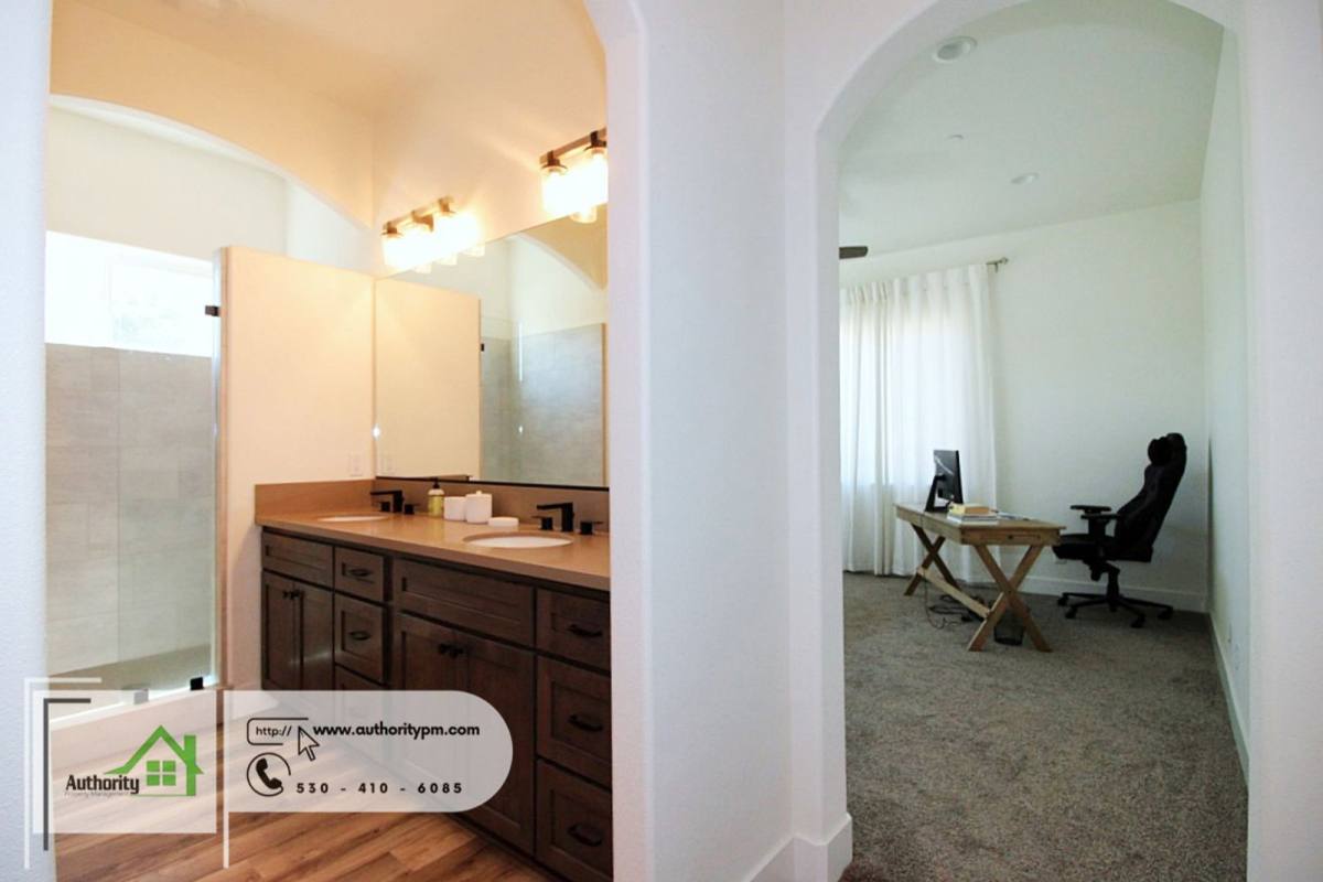 House for rent at 4624 Pleasant Hills Dr, Anderson, CA 96007