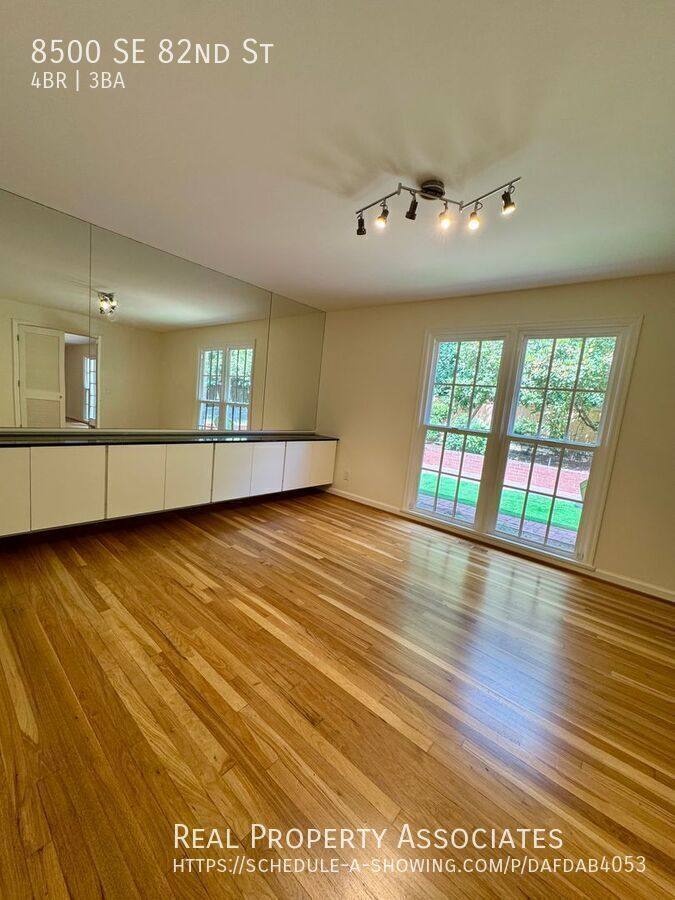 House for rent at 8500 SE 82nd St, Mercer Island, WA 98040