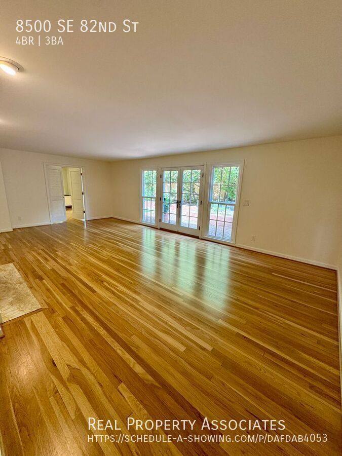 House for rent at 8500 SE 82nd St, Mercer Island, WA 98040