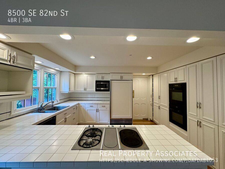 House for rent at 8500 SE 82nd St, Mercer Island, WA 98040