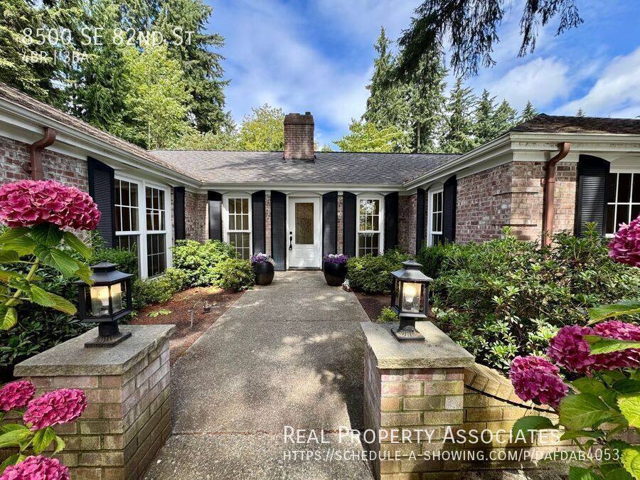 House for rent at 8500 SE 82nd St, Mercer Island, WA 98040