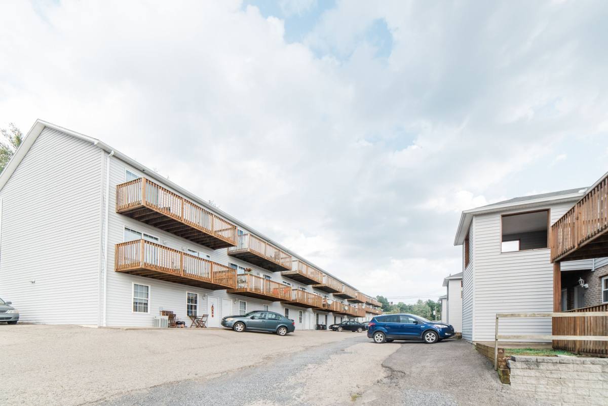 Apartment for rent at 100-1400 Pinnacle Heights Dr, Morgantown, WV 26505
