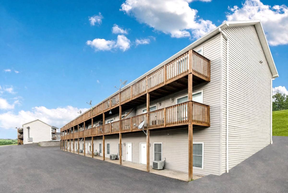 Apartment for rent at Pinnacle Heights, 100-1400 Pinnacle Heights Dr, Morgantown, WV 26505