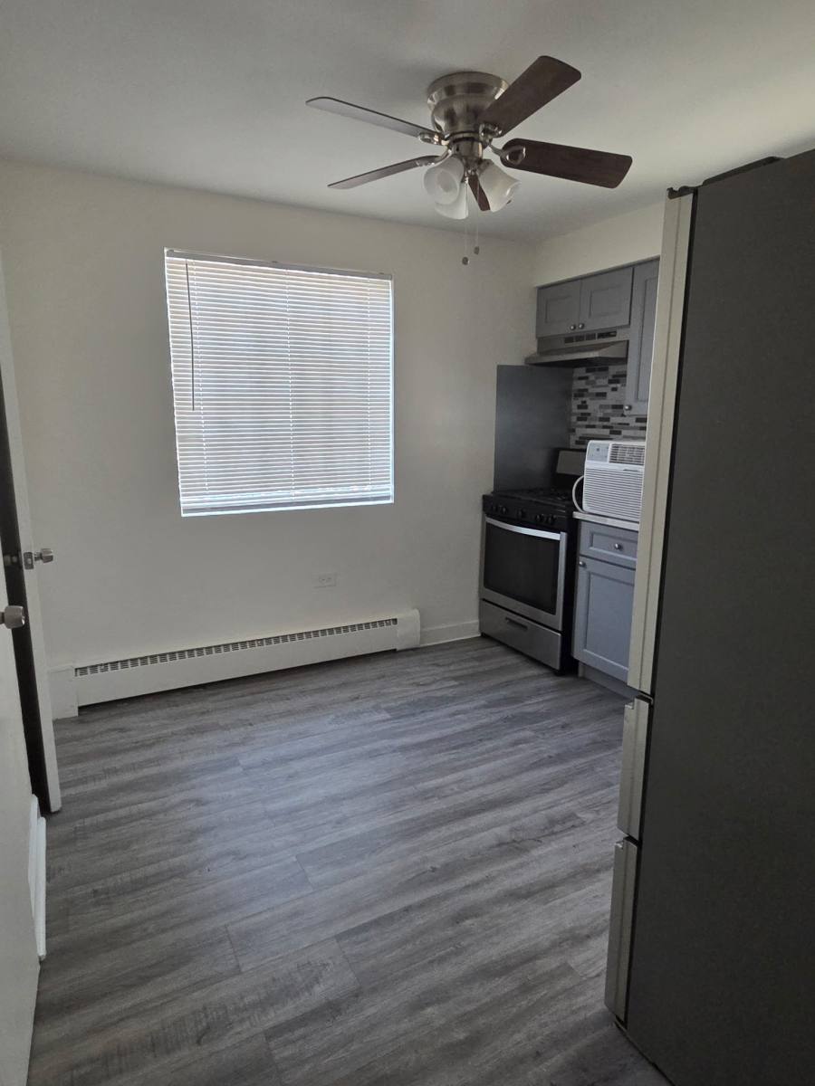 Apartment for rent at 14605 Des Plaines #1E, Harvey, IL 60426