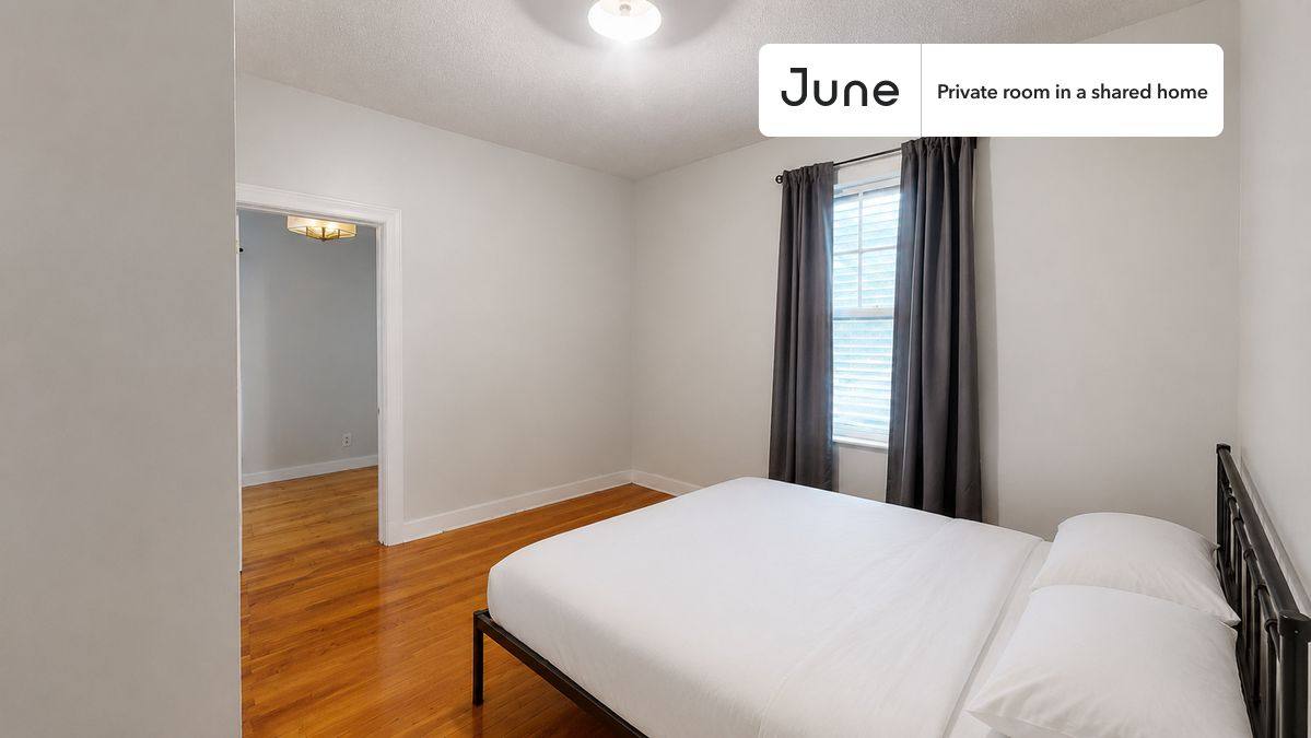 61 Lithgow St, Dorchester Center, MA 02124