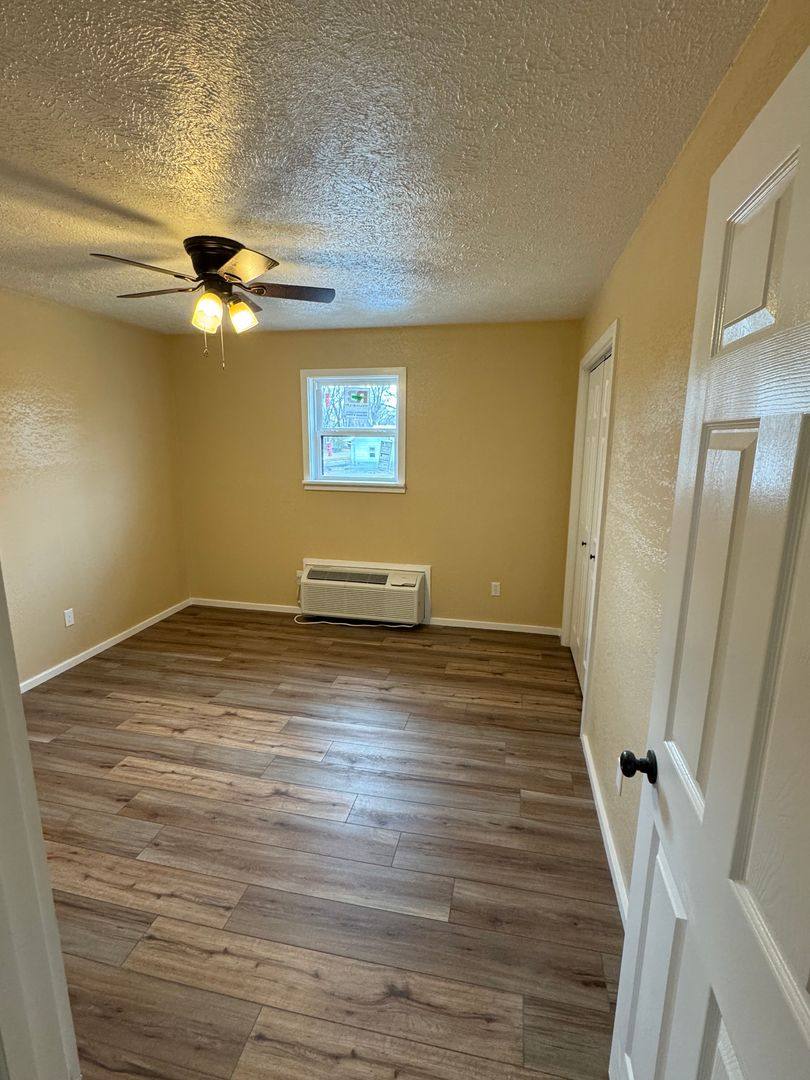 Apartment for rent at 1623 S Pike Ave, Bolivar, MO 65613
