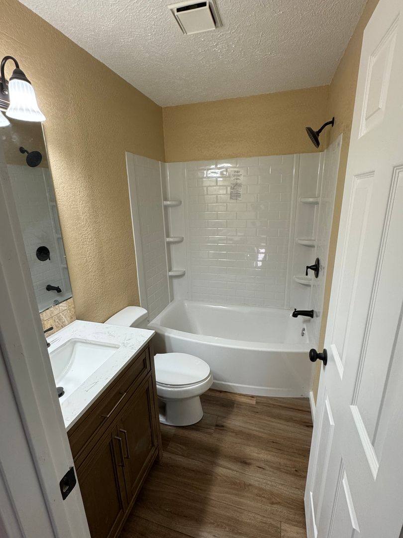 Apartment for rent at 1623 S Pike Ave, Bolivar, MO 65613