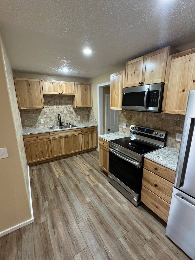 Apartment for rent at 1623 S Pike Ave, Bolivar, MO 65613