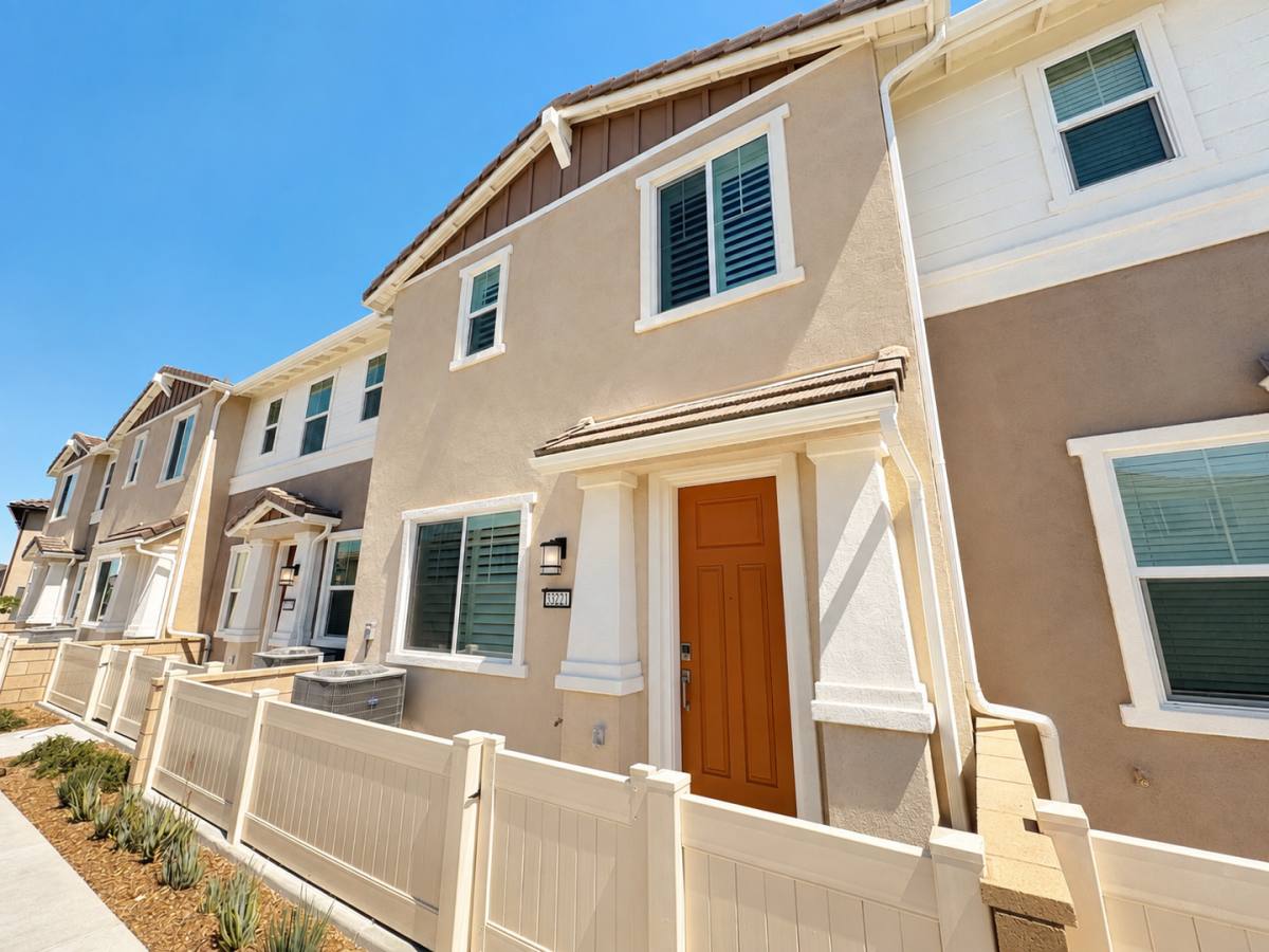 Townhouse for rent at 33221 Opal Glass Dr, Winchester, CA 92596