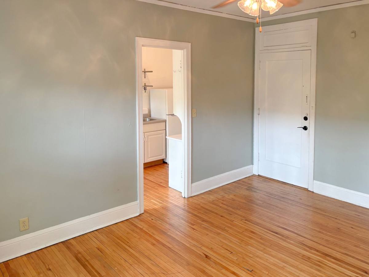 Apartment for rent at 616 Lincoln Ave, St. Paul, MN 55102