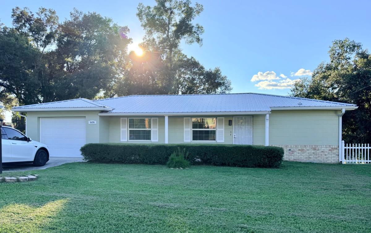 House for rent at 606 Second Ave, Lady Lake, FL 32159