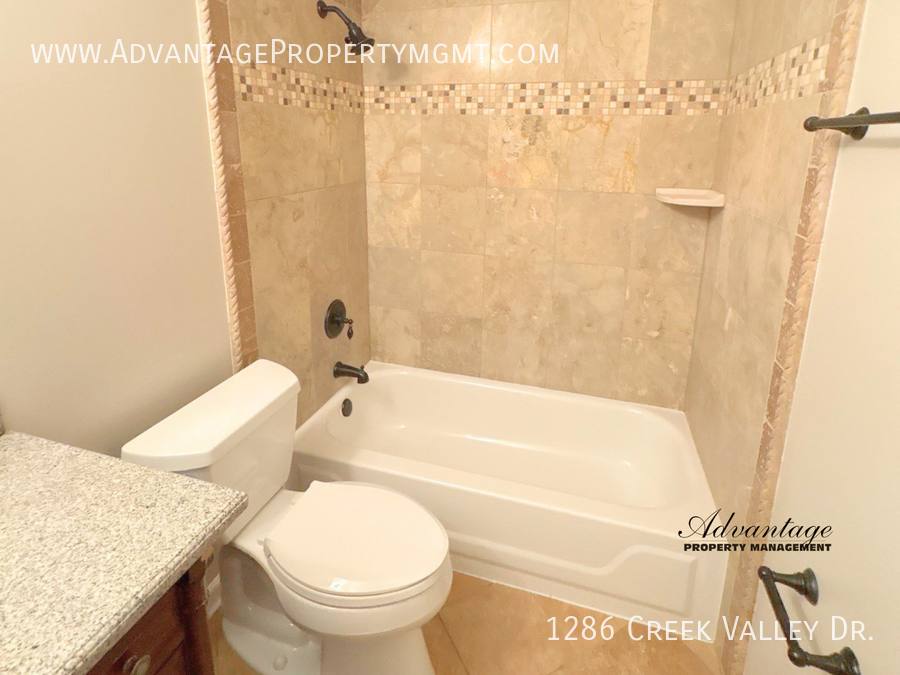 House for rent at 1286 Creek Valley Dr, Collierville, TN 38017