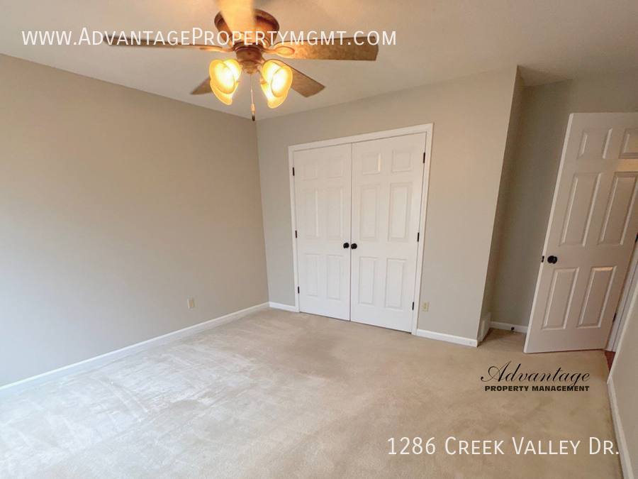 House for rent at 1286 Creek Valley Dr, Collierville, TN 38017