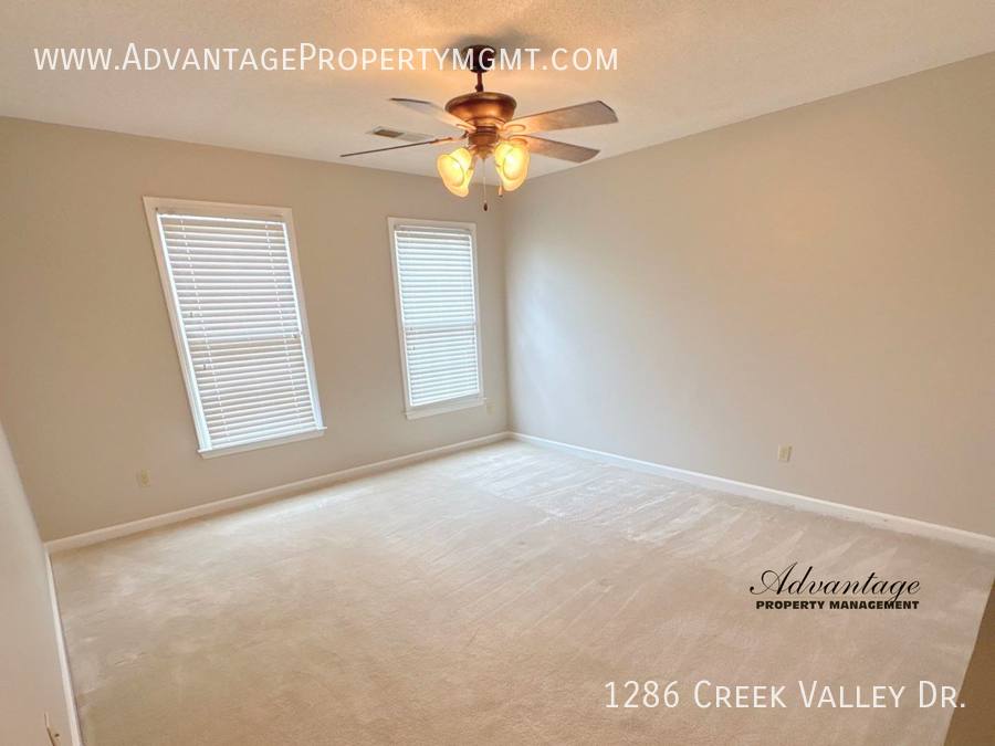 House for rent at 1286 Creek Valley Dr, Collierville, TN 38017