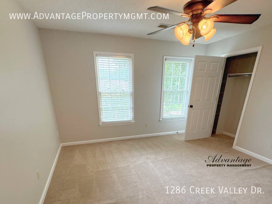 House for rent at 1286 Creek Valley Dr, Collierville, TN 38017