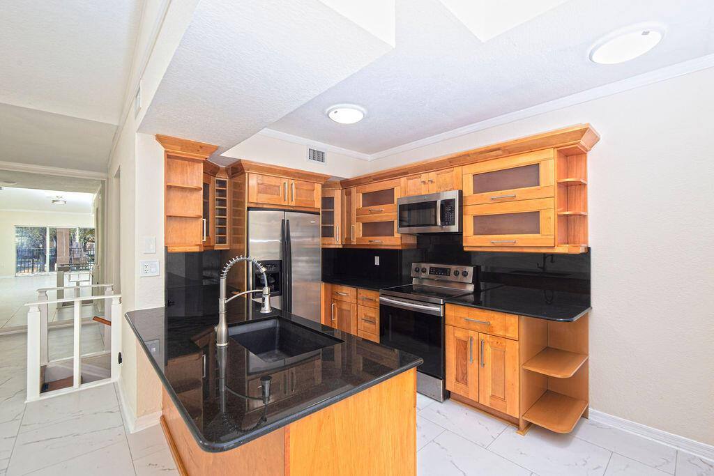 Townhouse for rent at 2400 Centergate Dr, Hollywood, FL 33025