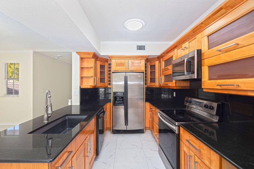 Townhouse for rent at 2400 Centergate Dr, Hollywood, FL 33025