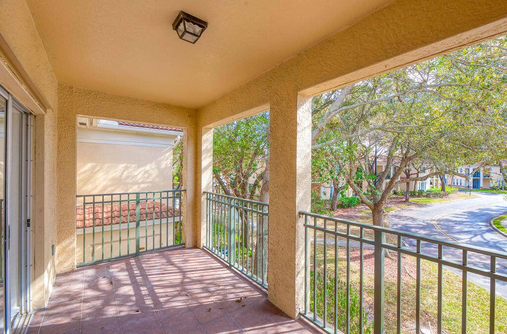 Townhouse for rent at 2400 Centergate Dr, Hollywood, FL 33025