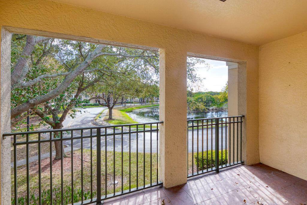 Townhouse for rent at 2400 Centergate Dr, Hollywood, FL 33025