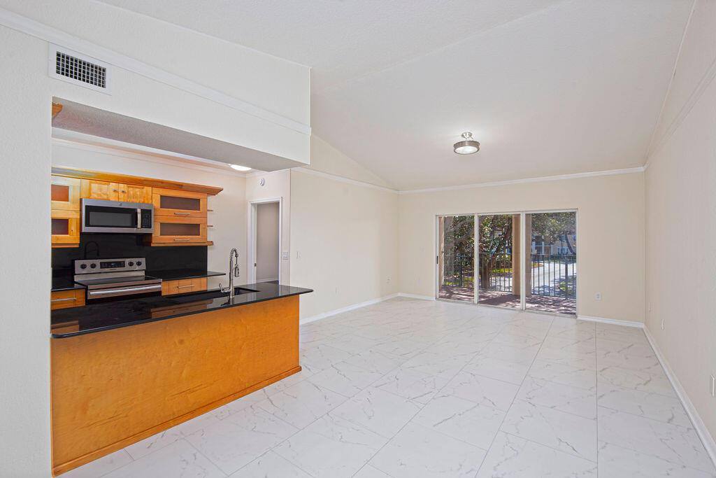 Townhouse for rent at 2400 Centergate Dr, Hollywood, FL 33025