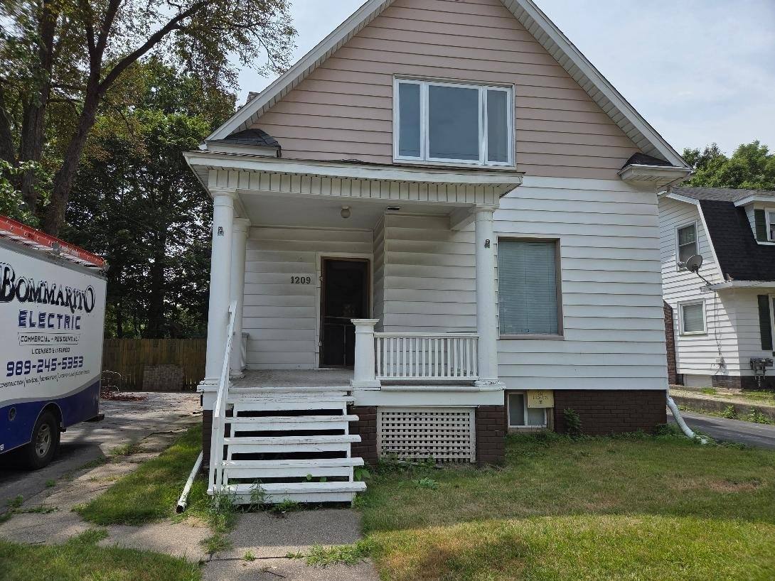 Apartment for rent at 1209 Gratiot Ave #2, Saginaw, MI 48602