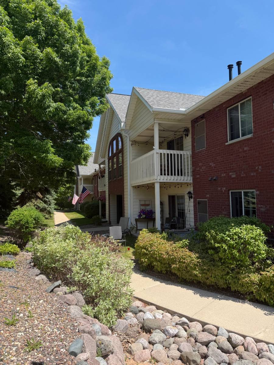 1964 Parknoll Lane, Port Washington, WI 53074