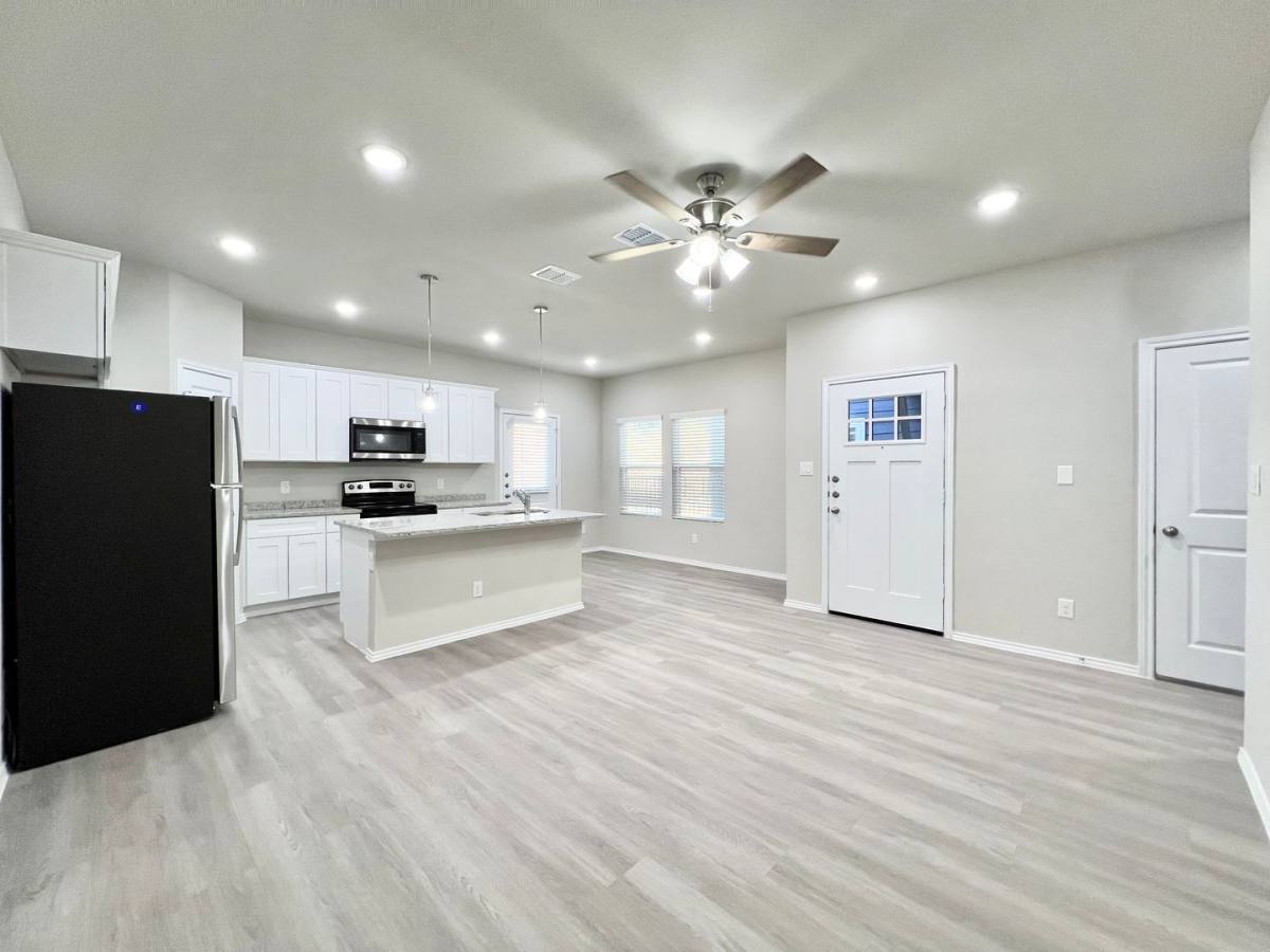 House for rent at 3501 E Renfro, Burleson, TX 76028