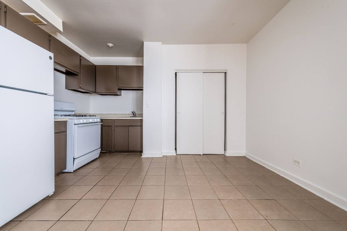 Apartment for rent at 1734 E 72nd St, Chicago, IL 60649