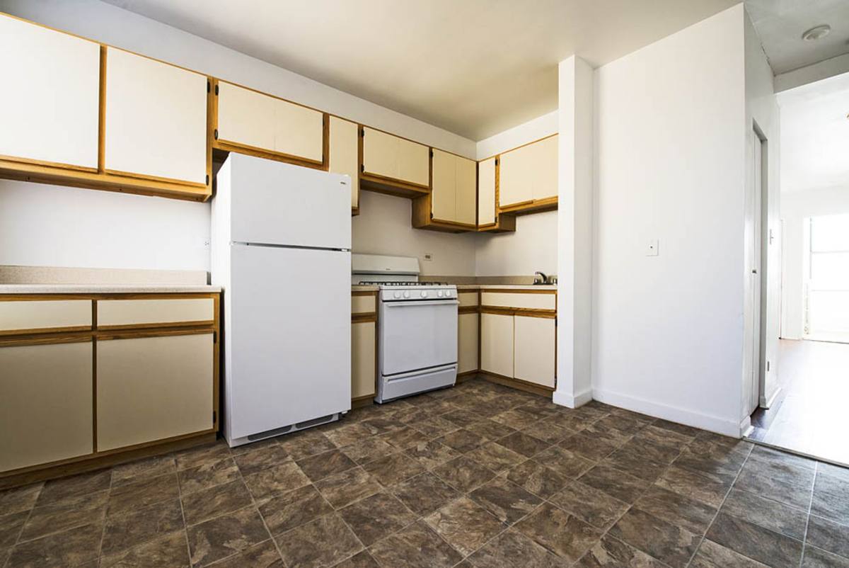 Apartment for rent at 1734 E 72nd St, Chicago, IL 60649
